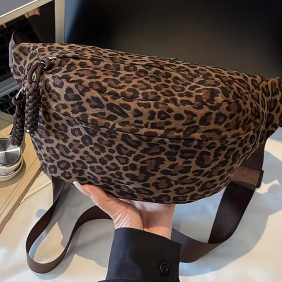 Women’s Leopard Print Crossbody Bag Coffee Color Multi-Pocket Faux Leather NWT - Picture 1 of 7